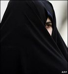 _42424317_women2031.jpg